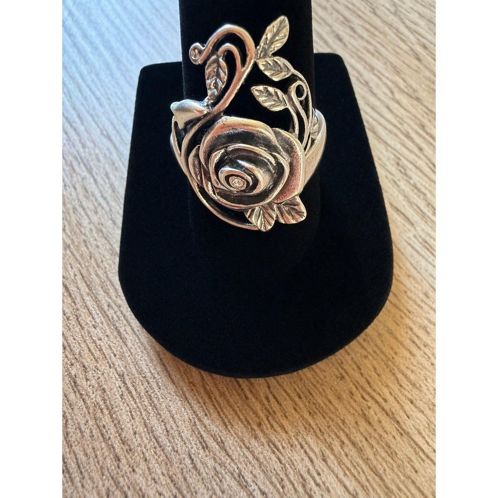 Vintage Design Ring Sterling Silver Raised Relief Scrolled Floral Setting